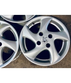 Detail originálního disku Peugeot Citroën alu 15 palců ET28 4x108